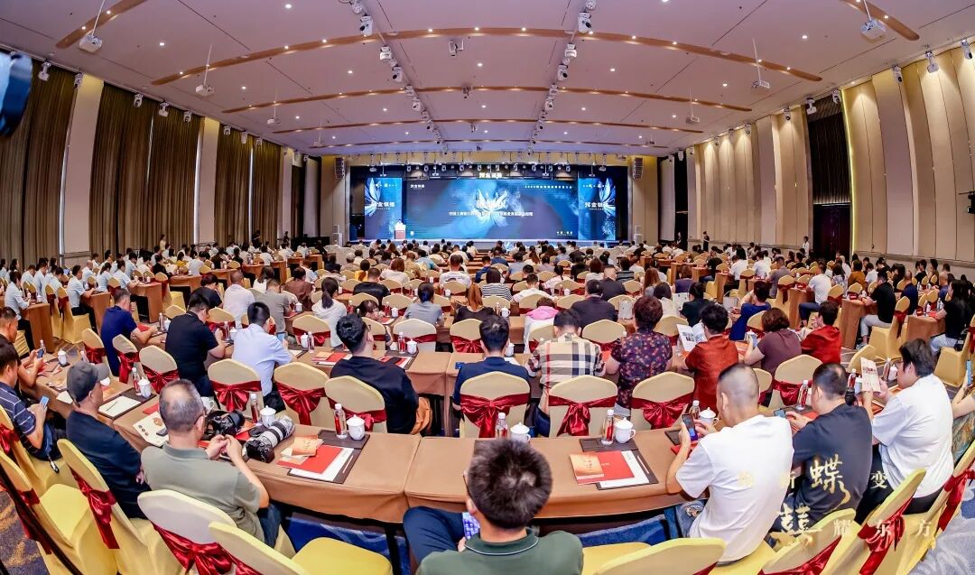 1756689018028075542.jpg 品牌大会.jpg